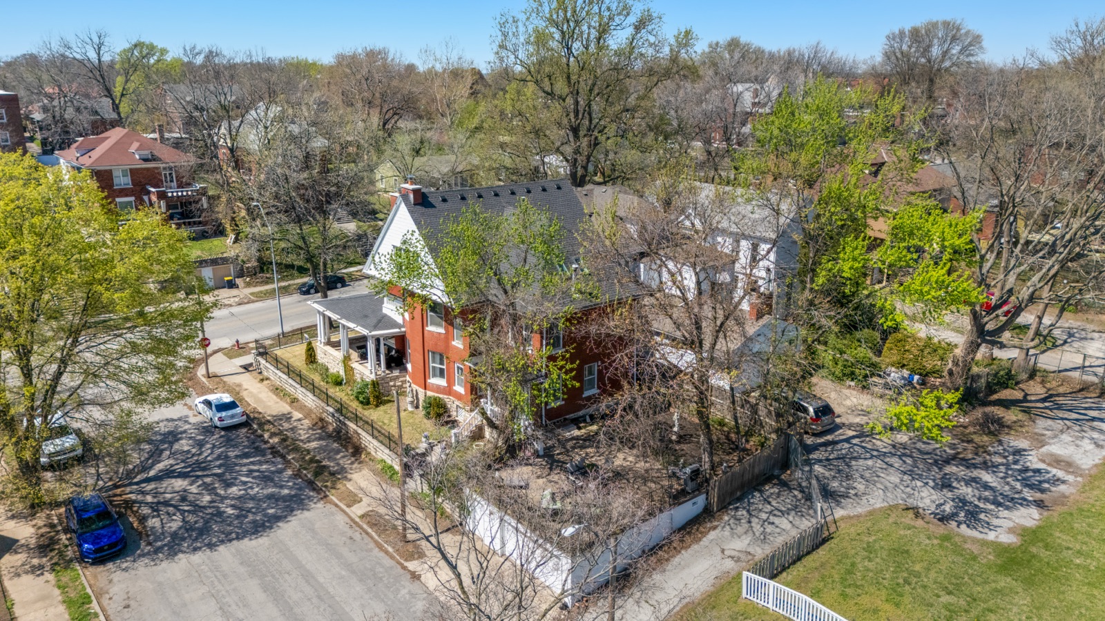 415 Benton Boulevard photo