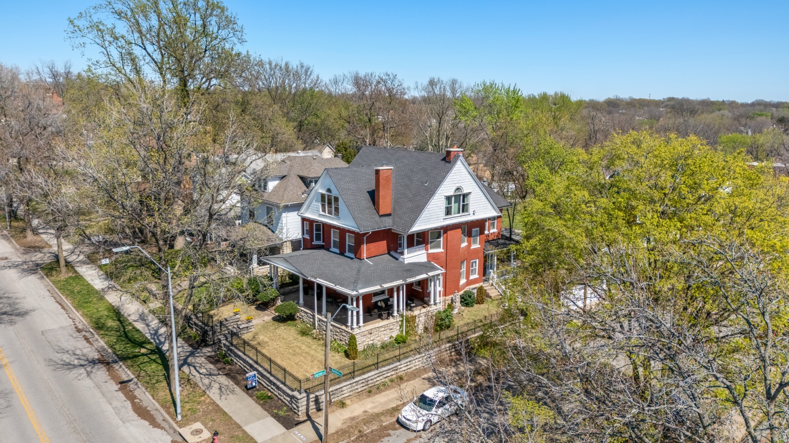 415 Benton Boulevard photo