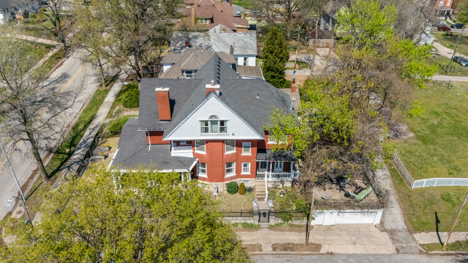 415 Benton Boulevard photo