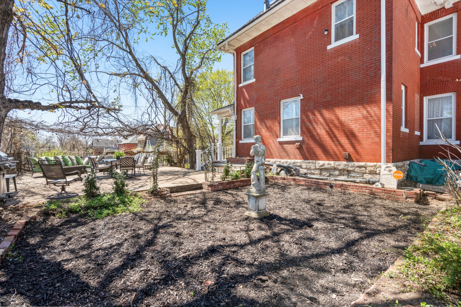 415 Benton Boulevard photo