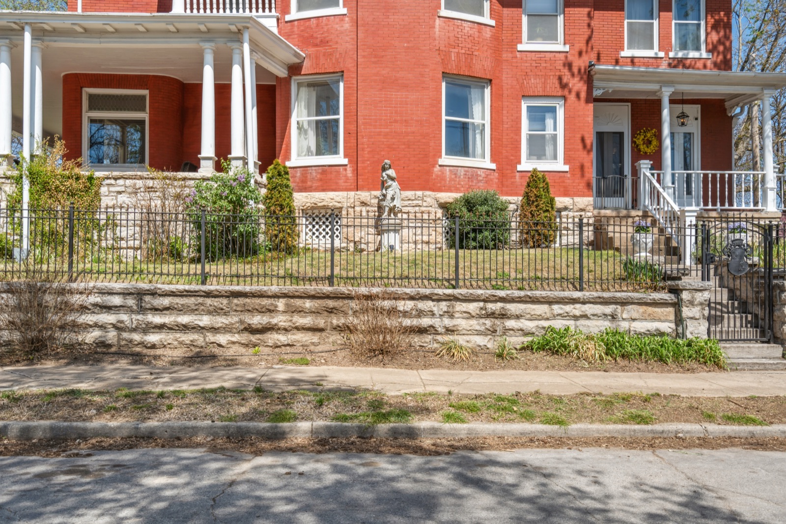 415 Benton Boulevard photo