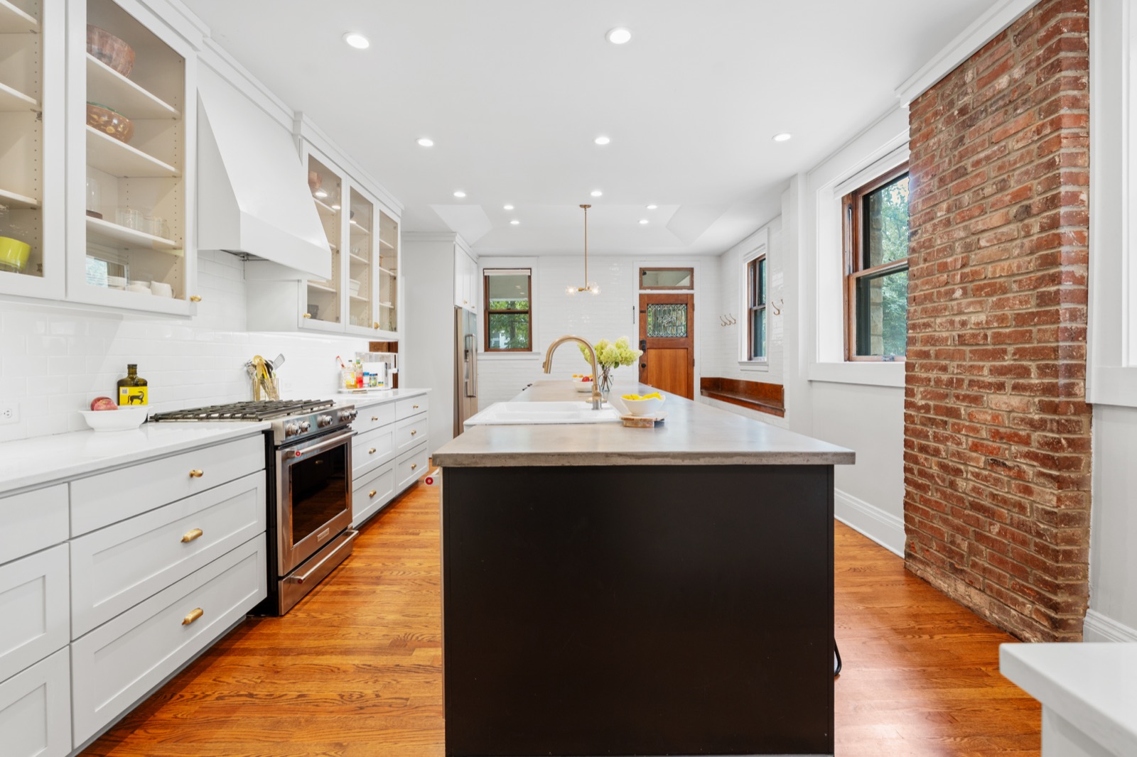 3501 Gladstone Boulevard photo