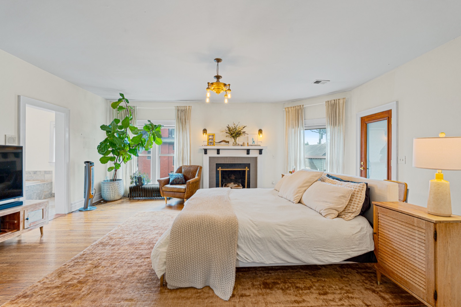 3501 Gladstone Boulevard photo