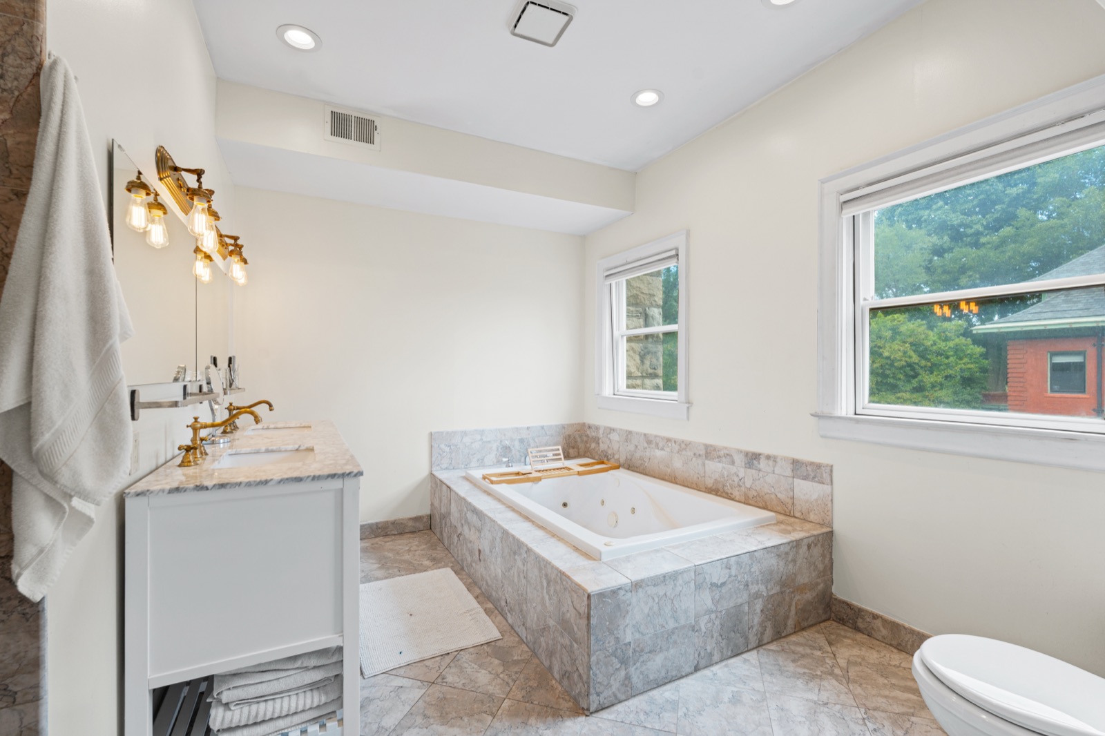 3501 Gladstone Boulevard photo