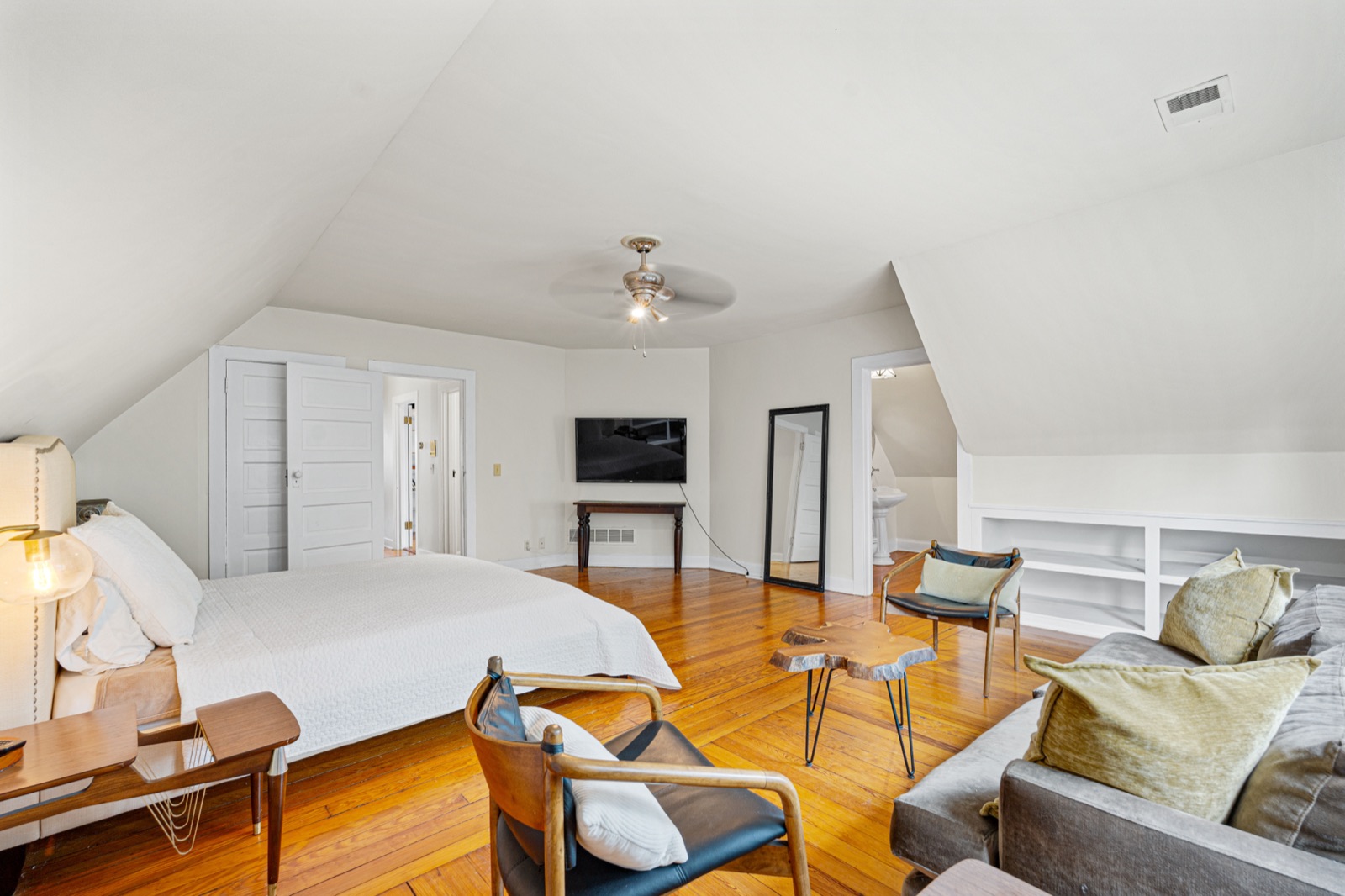3501 Gladstone Boulevard photo
