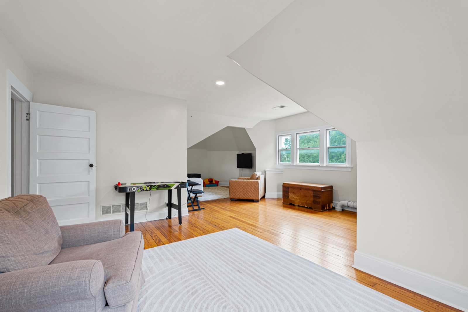 3501 Gladstone Boulevard photo