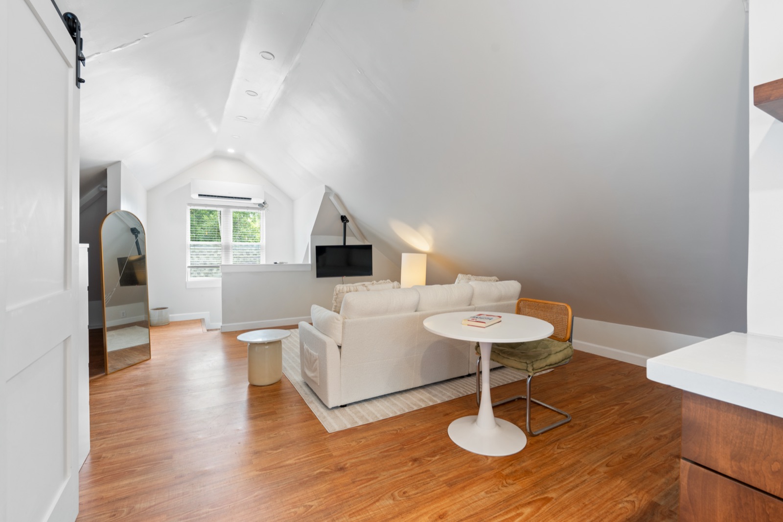 3501 Gladstone Boulevard photo