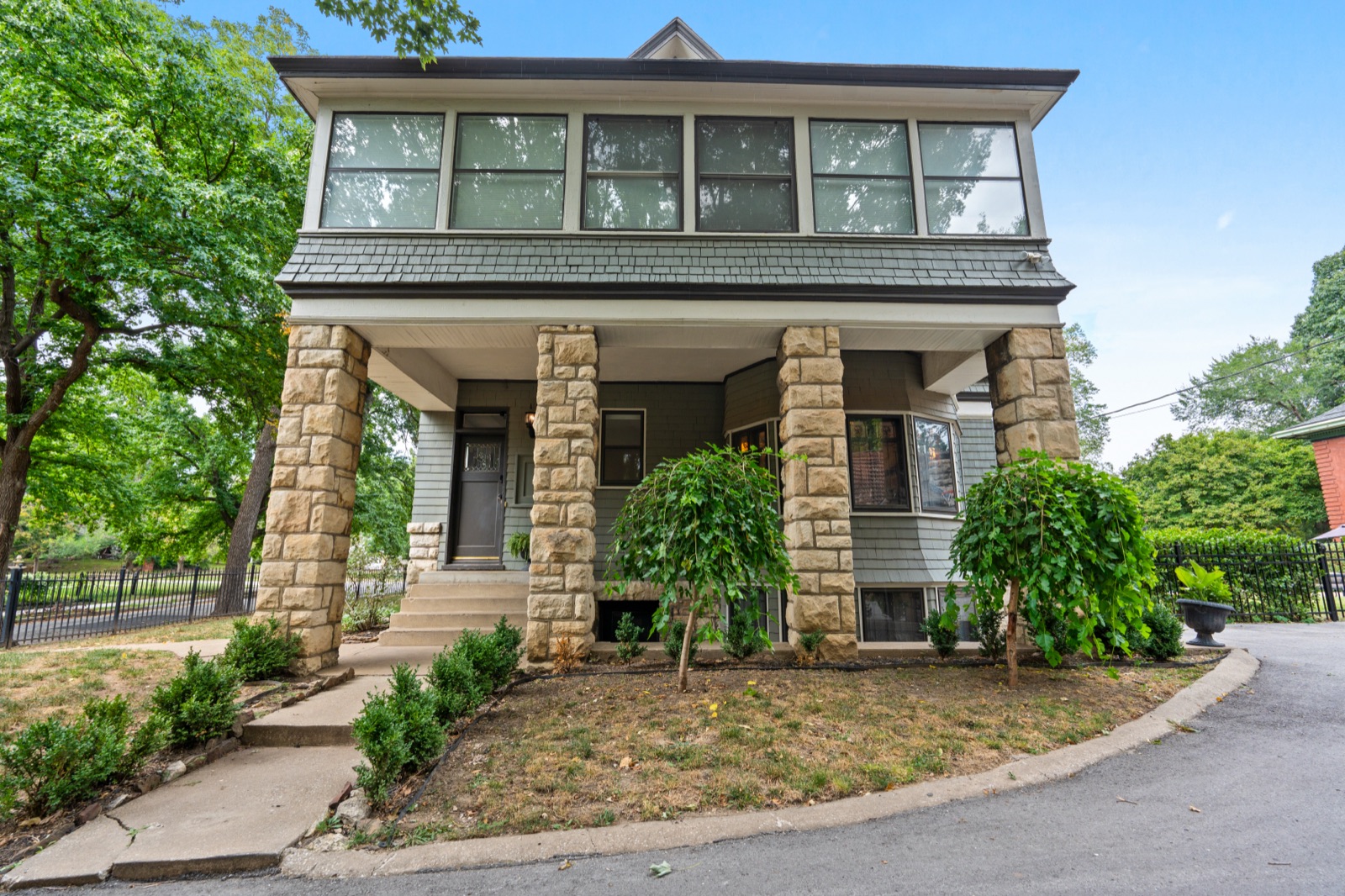 3501 Gladstone Boulevard photo