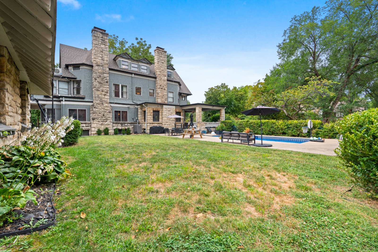 3501 Gladstone Boulevard photo