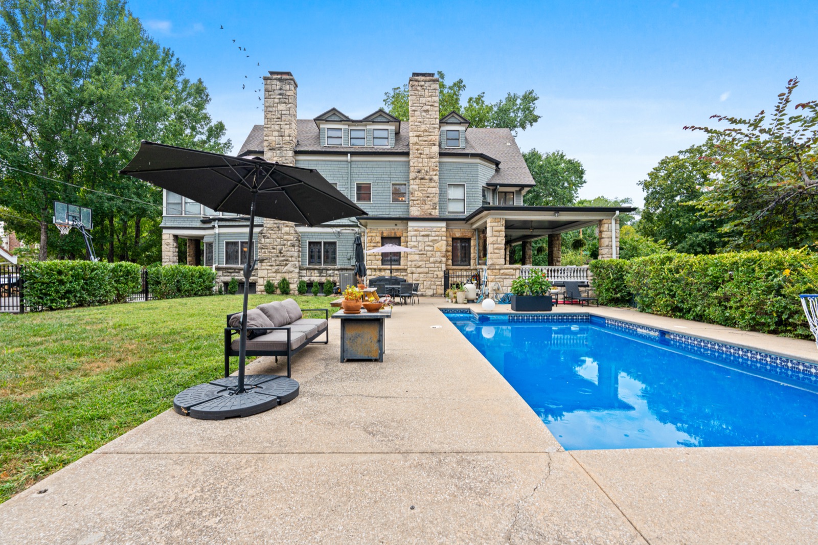 3501 Gladstone Boulevard photo