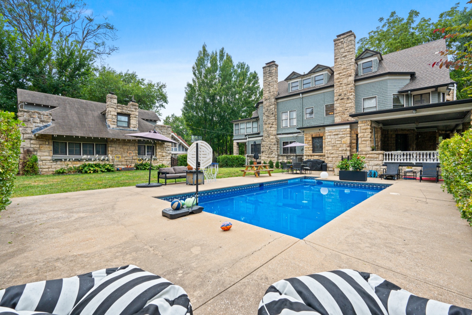 3501 Gladstone Boulevard photo