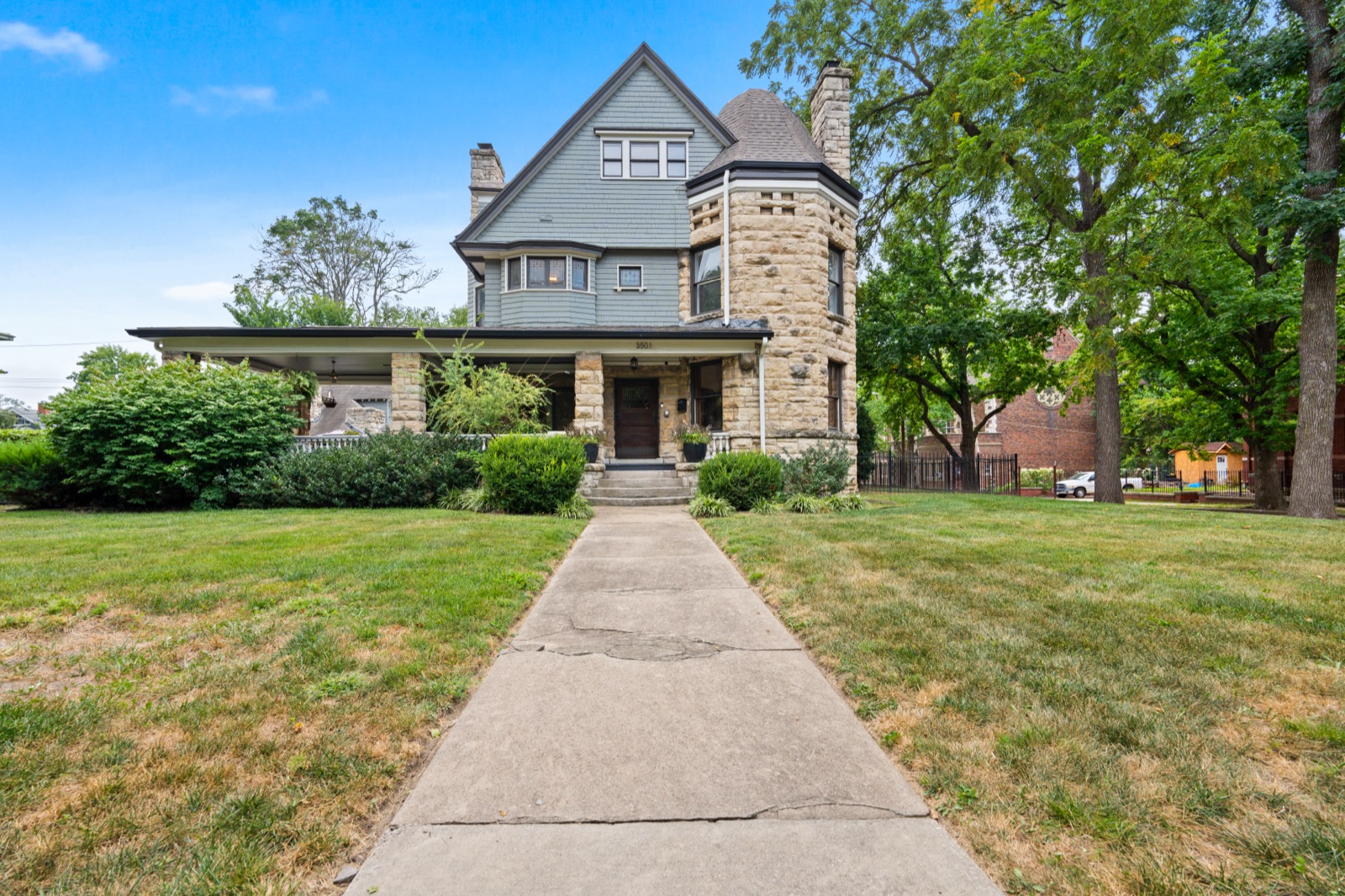 3501 Gladstone Boulevard front exterior