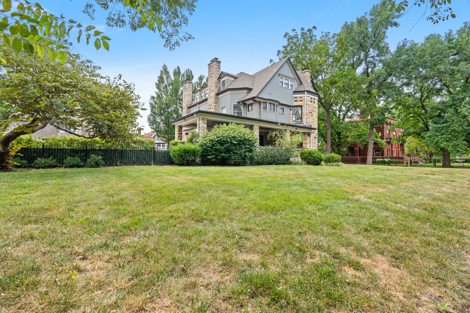 3501 Gladstone Boulevard photo