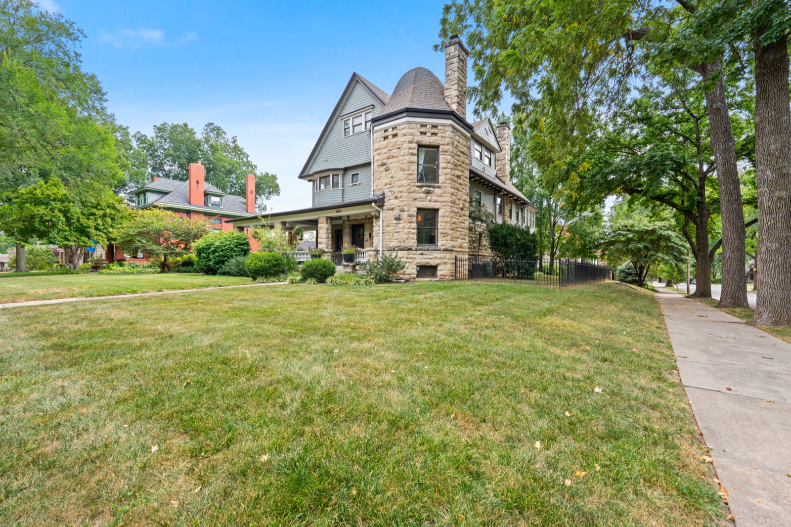 3501 Gladstone Boulevard photo