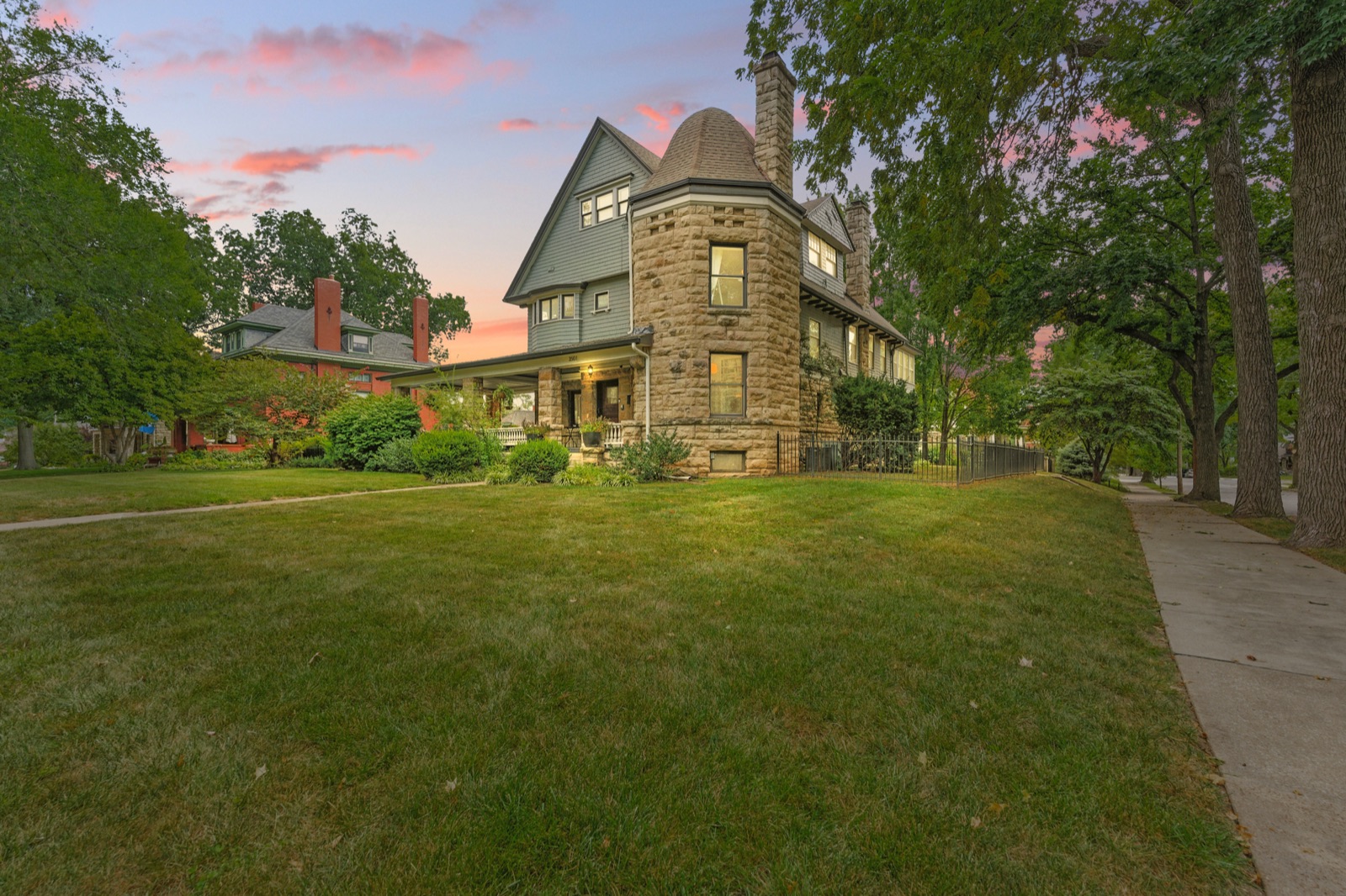 3501 Gladstone Boulevard photo