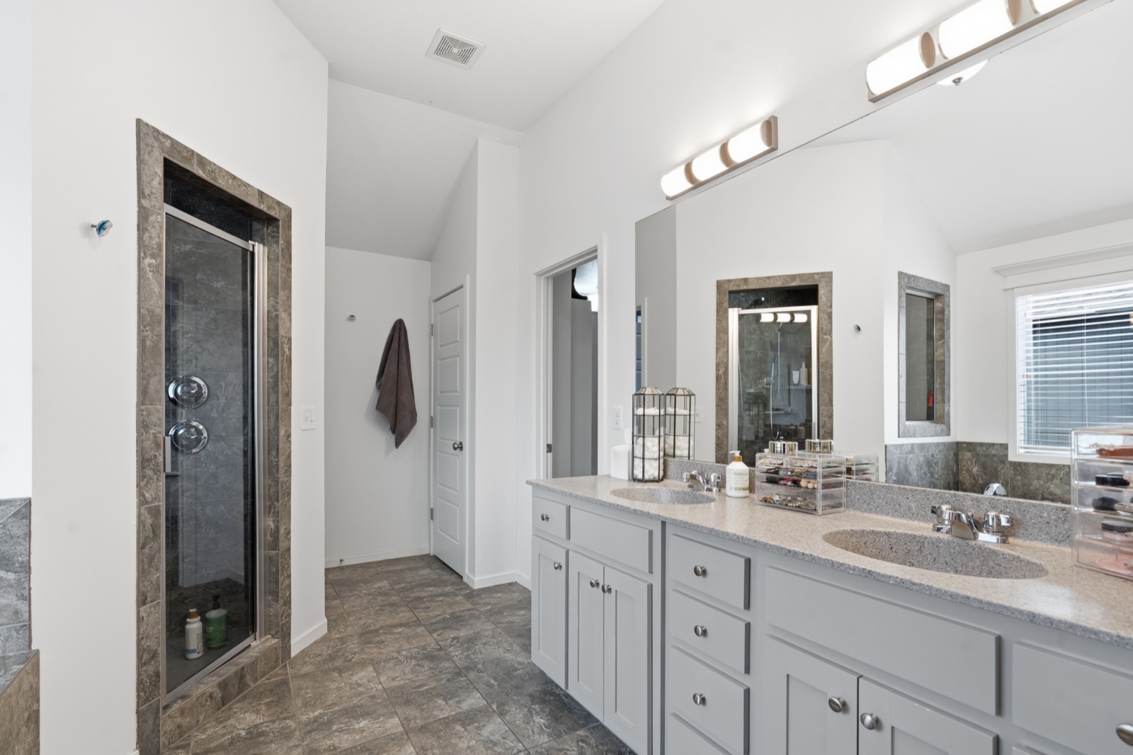5129 Meadow Lark Dr photo